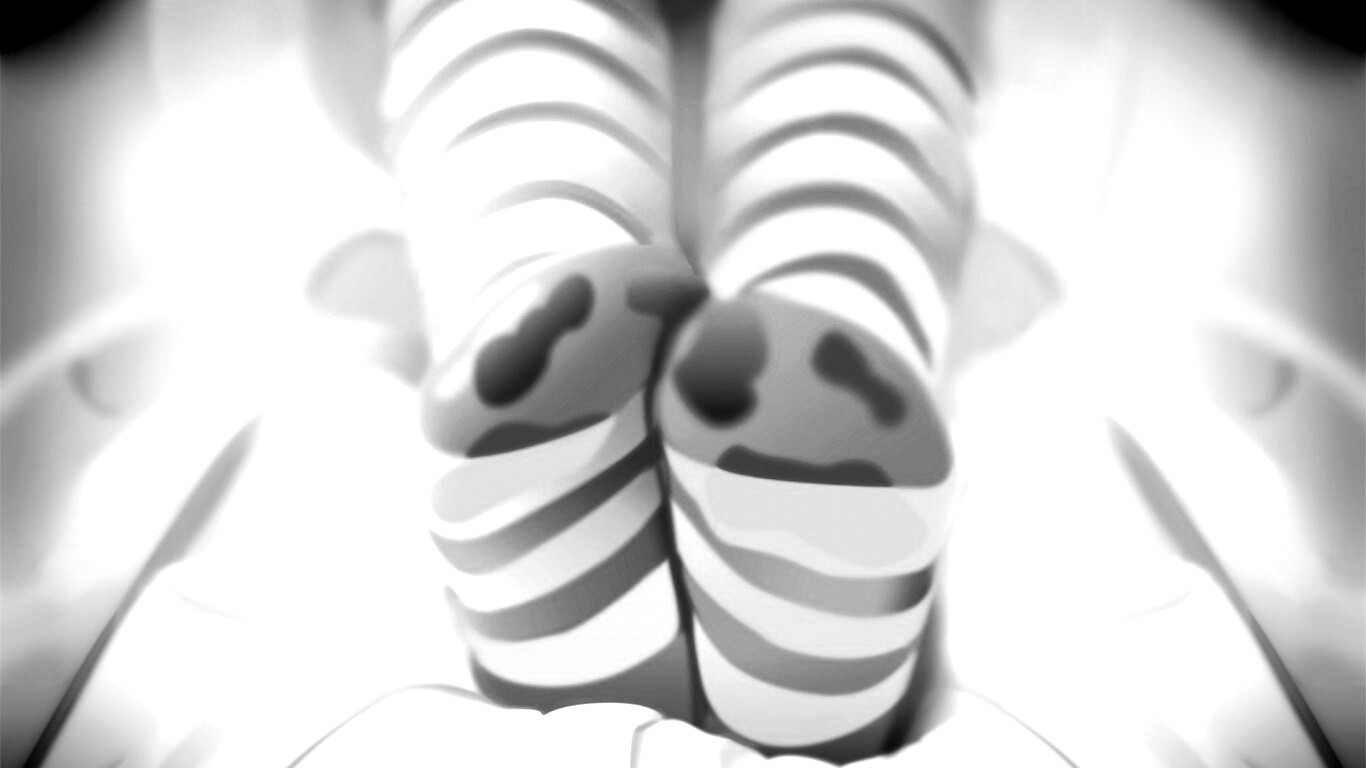 Ножки в полосатых чулках обои