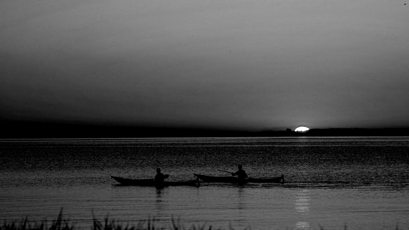 Рыбаки на лодках обои