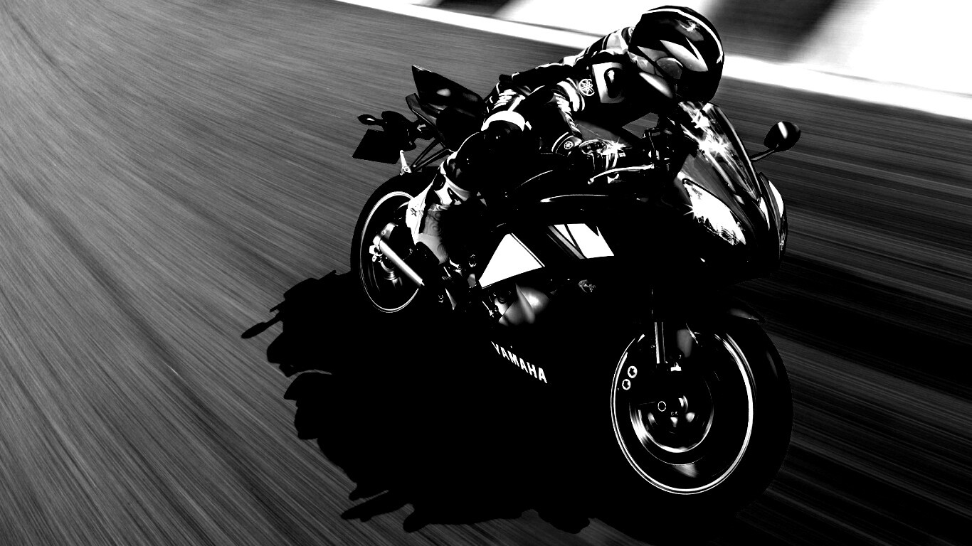 Мотоциклист на трассе обои