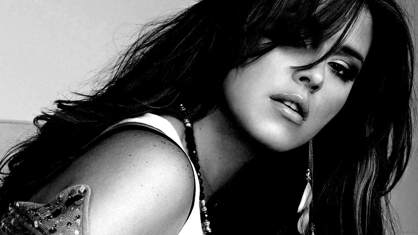 Брюнетка обои