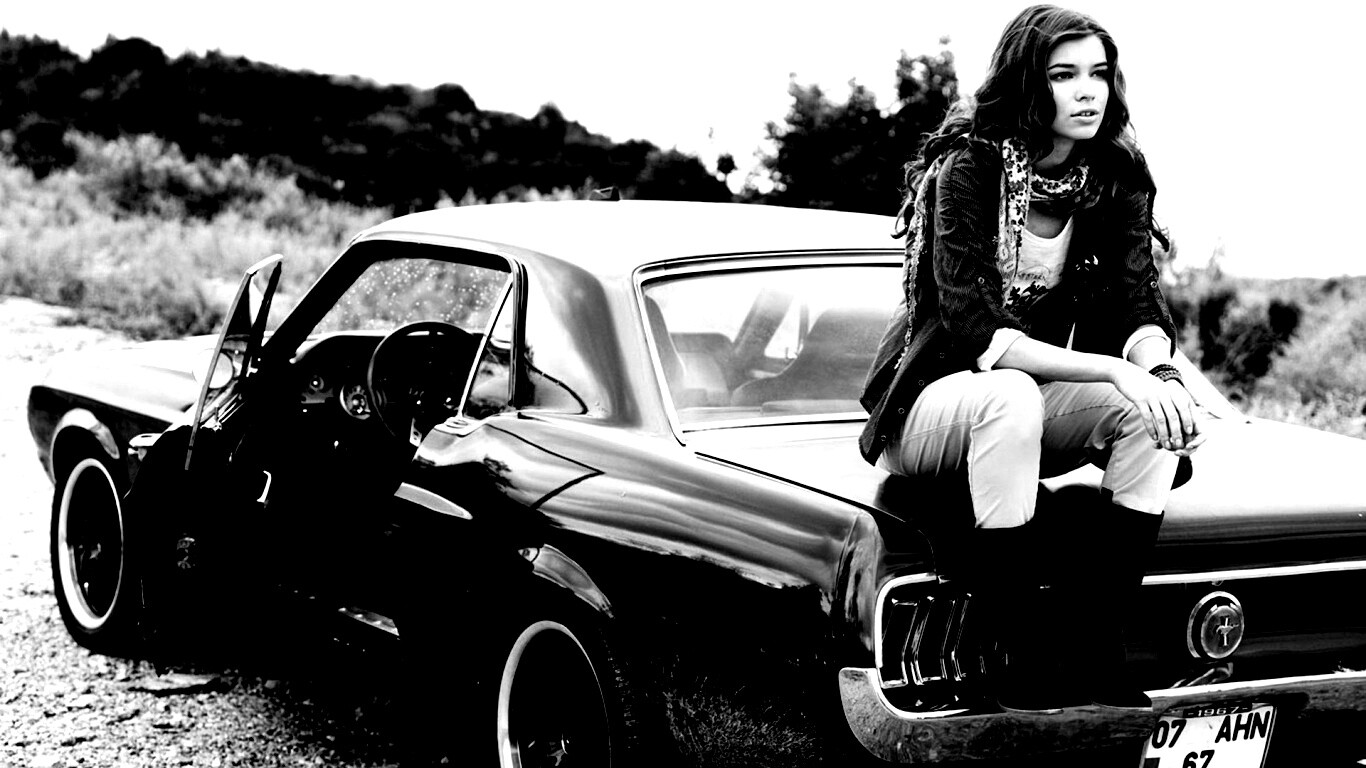 Девушка на мустанге обои