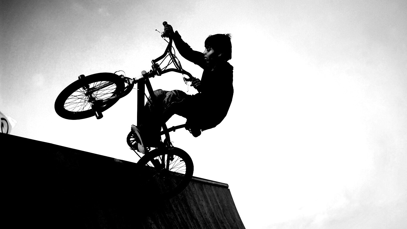 Мальчик на рампе обои