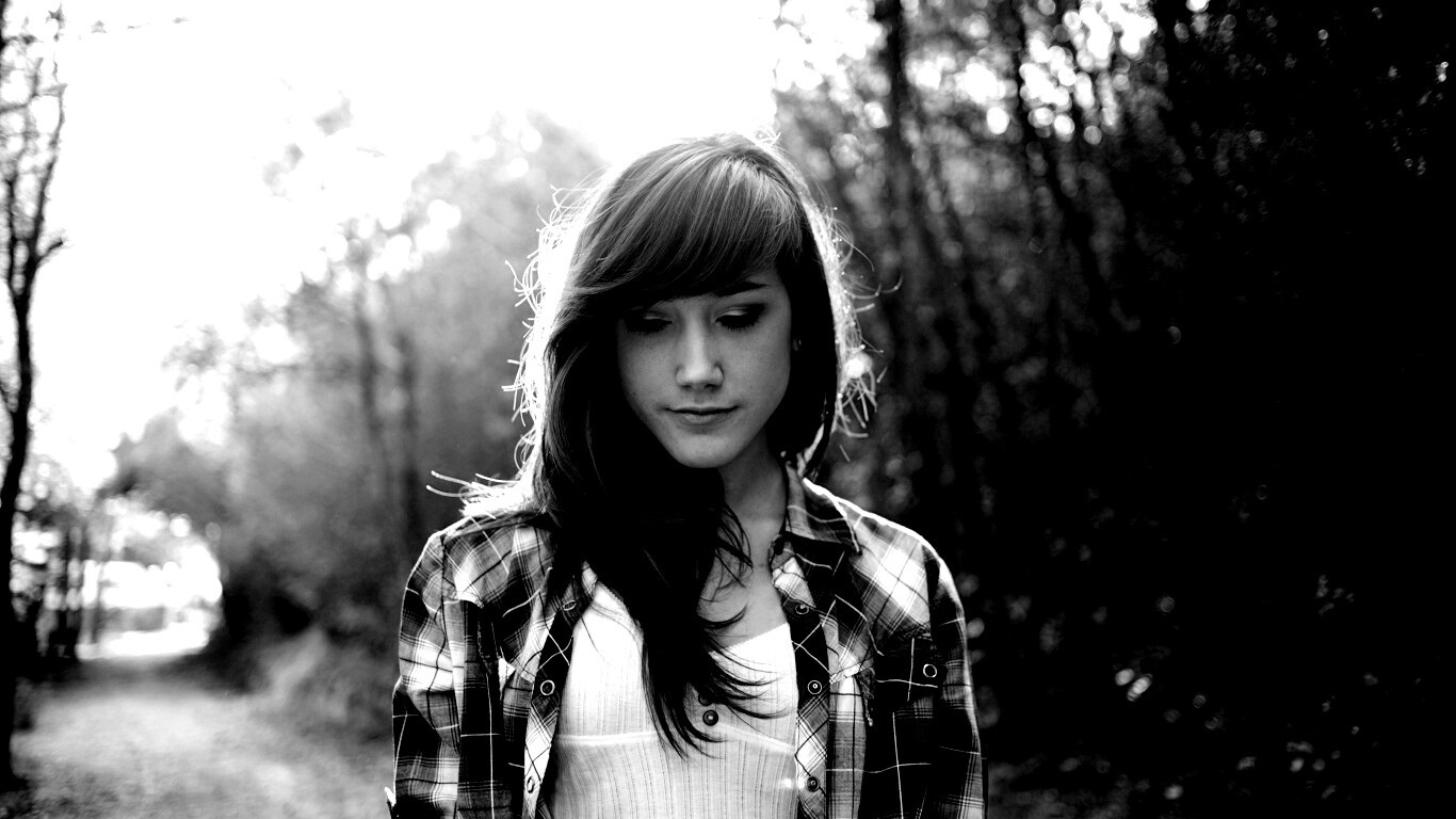 Девушка в парке обои