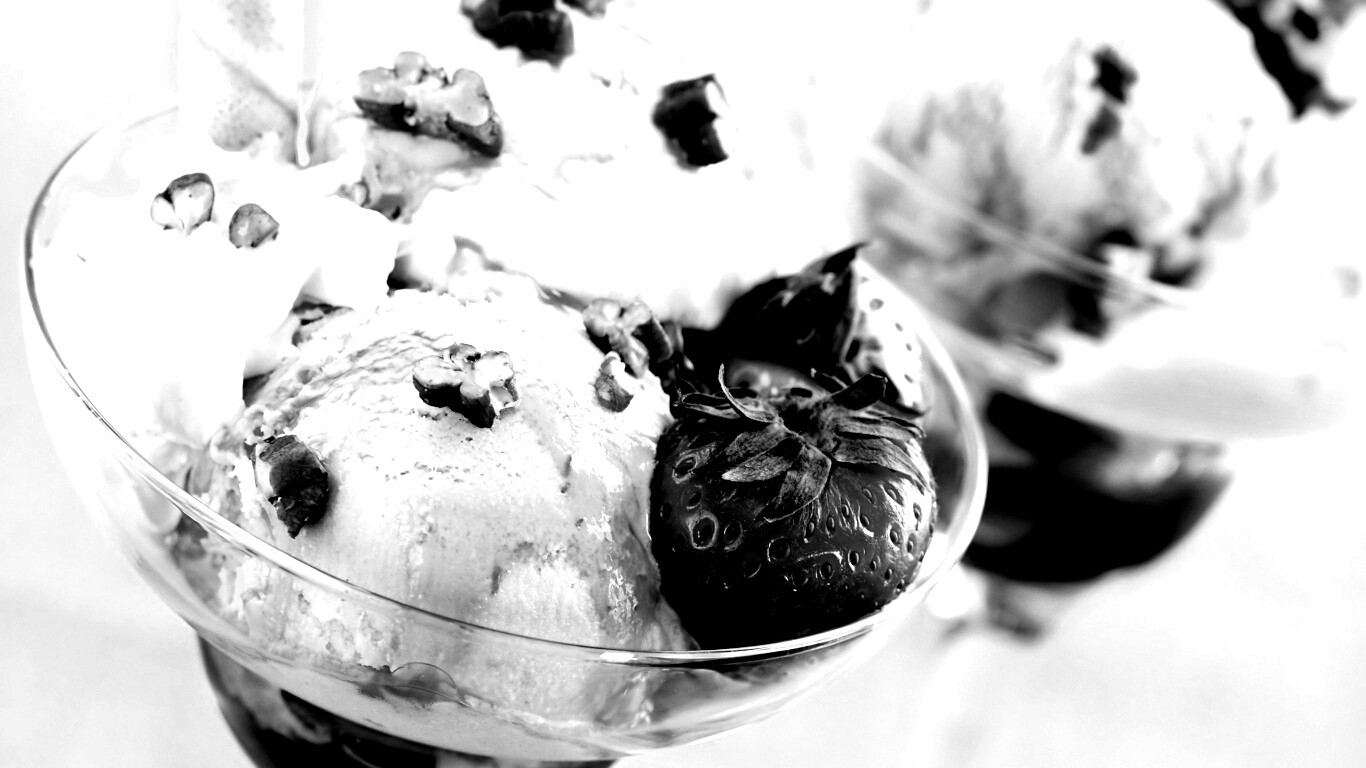 Клубничное мороженное обои