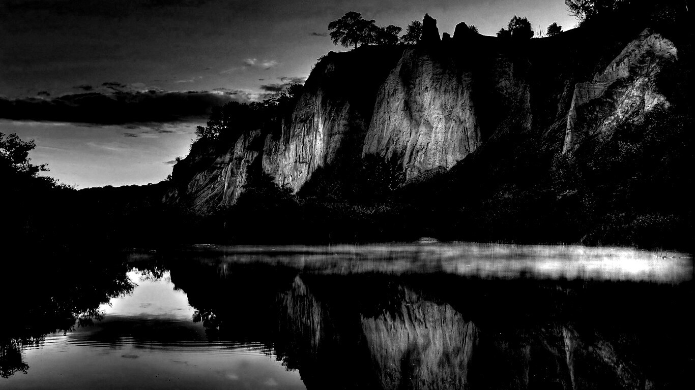 Скалы над озером обои