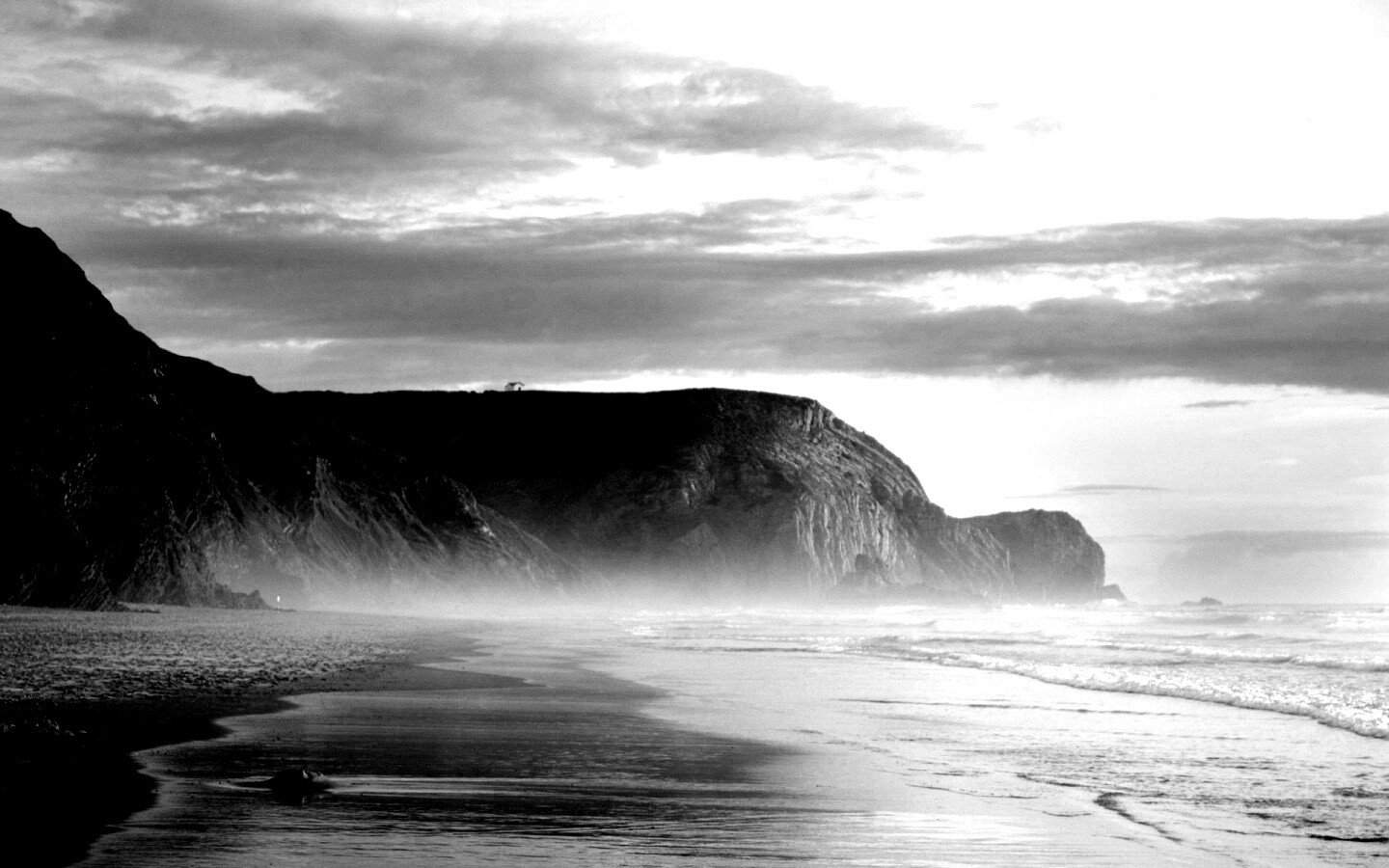 Горы уходящие в море обои