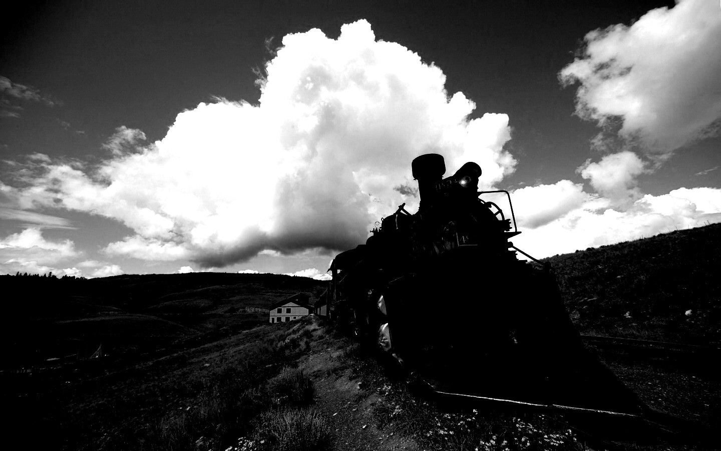 Паровоз на деревенской станции обои