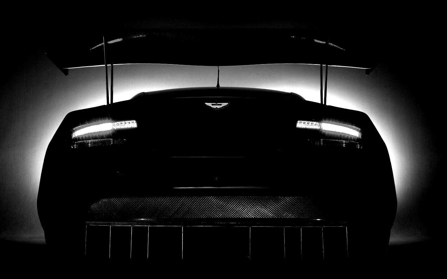 Красные задние фары спорткара обои