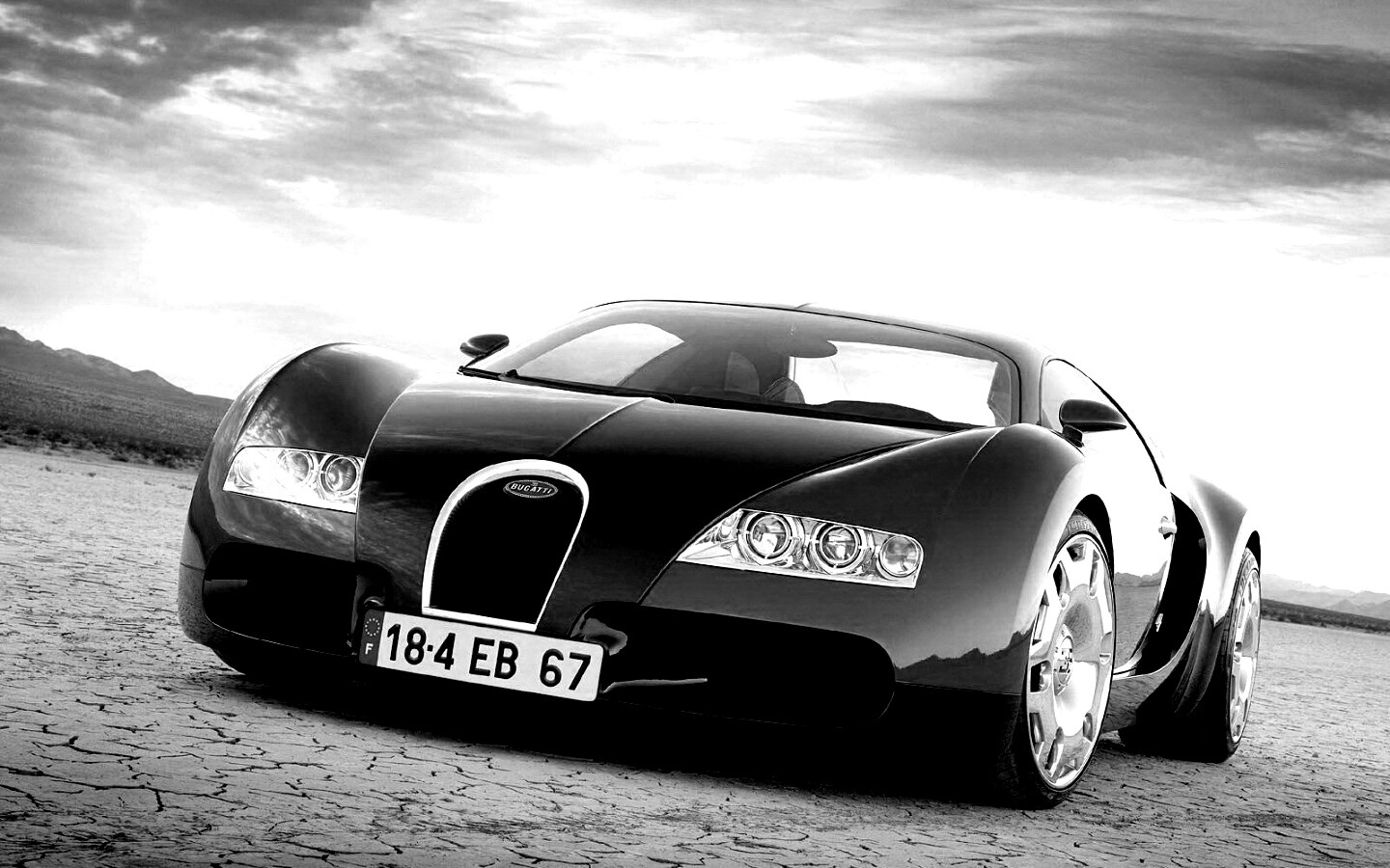 Бугатти в пустыне обои