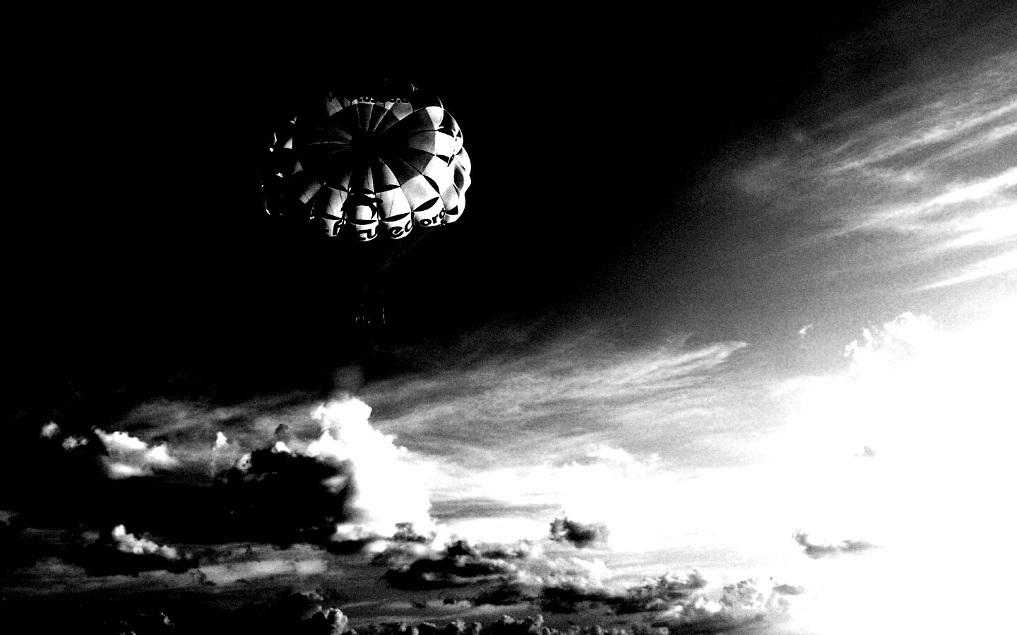 Трое парашютистов обои