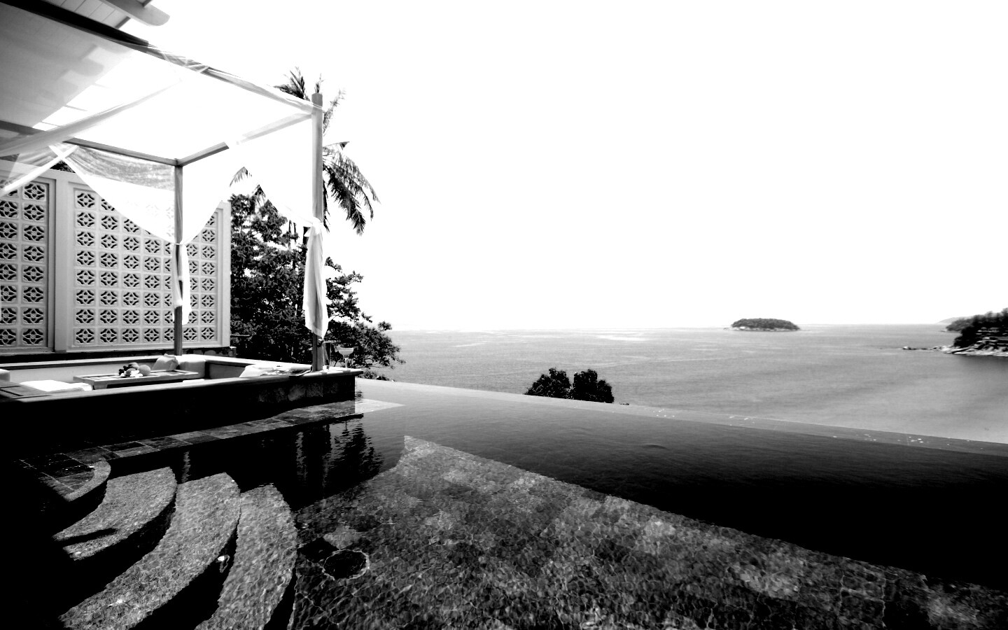 Бассейн на берегу моря обои