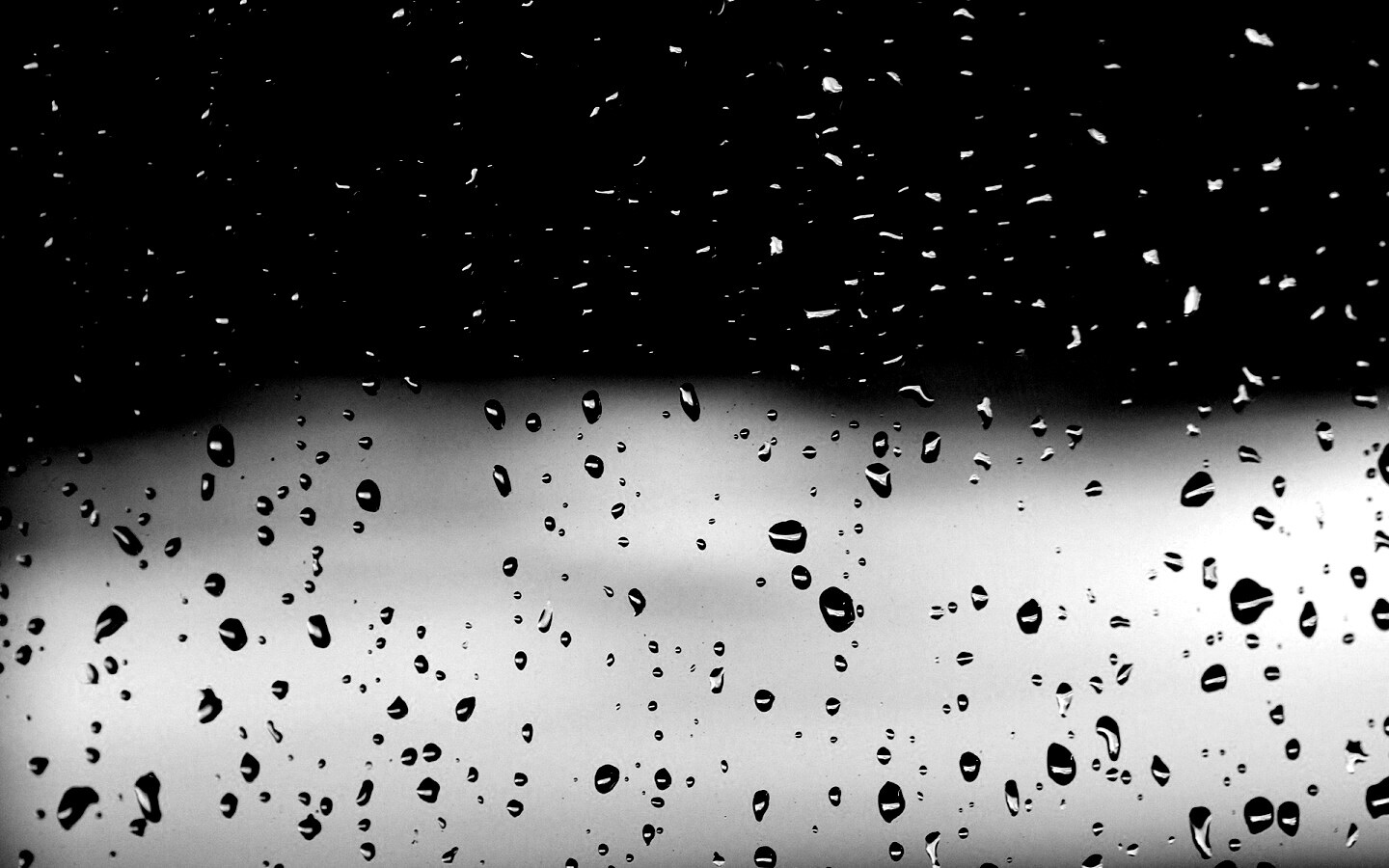 Капли на стекле обои