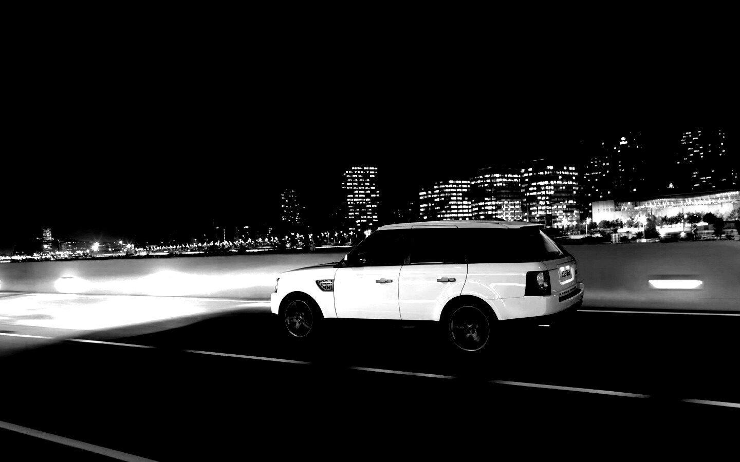 Белый Лэнд Ровер обои