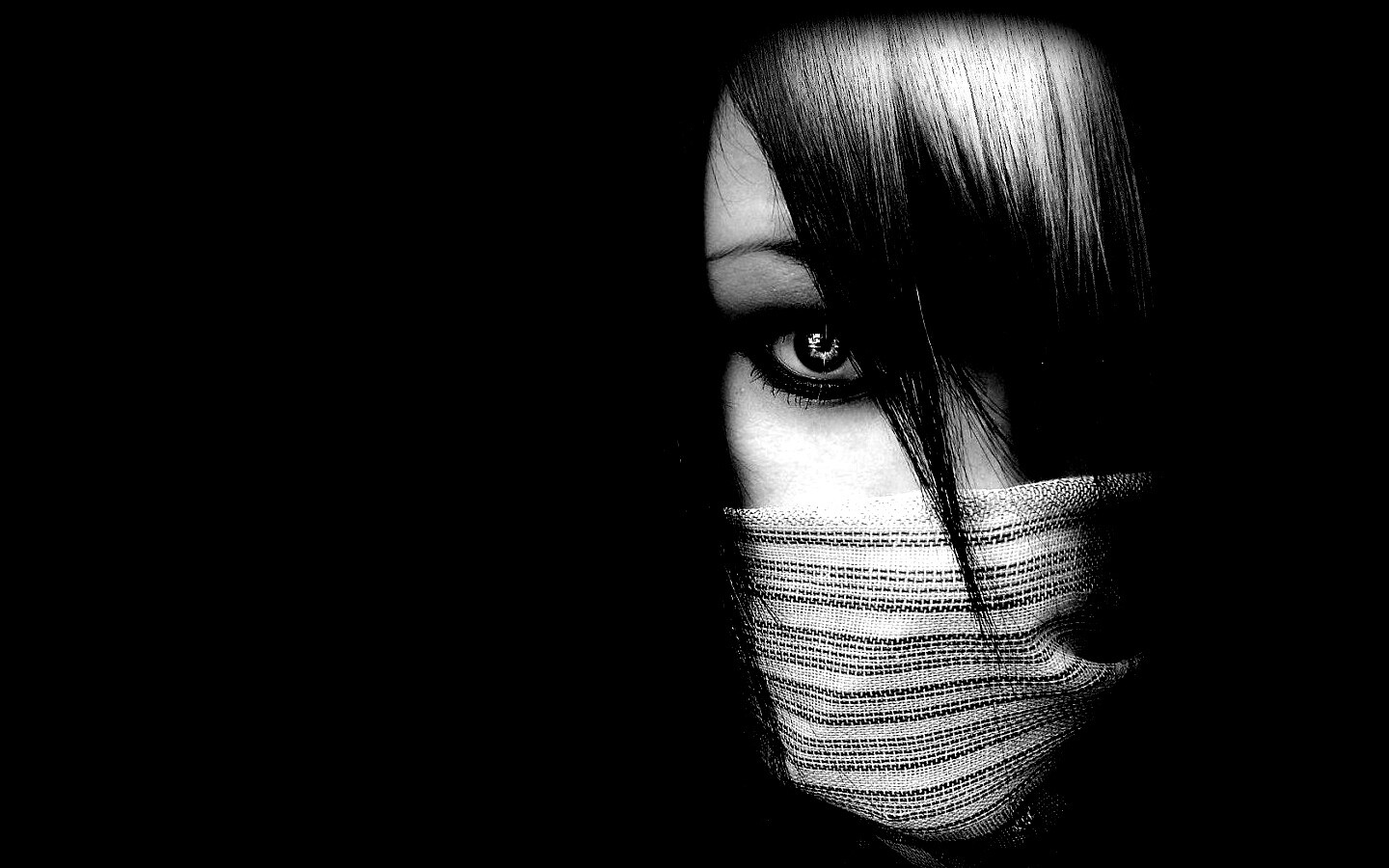 Девушка с закрытым ртом обои