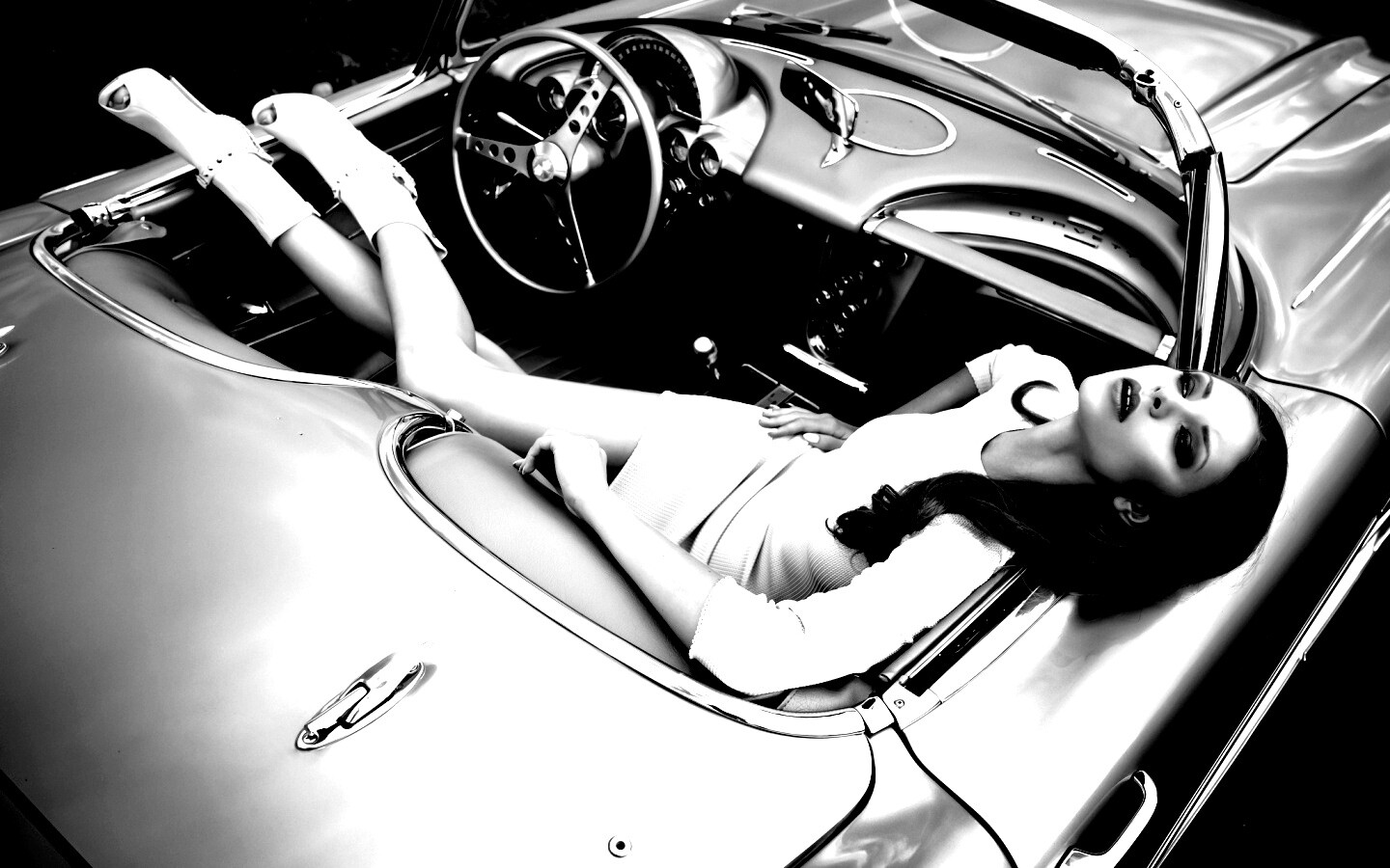 Женщина в кабриолете обои