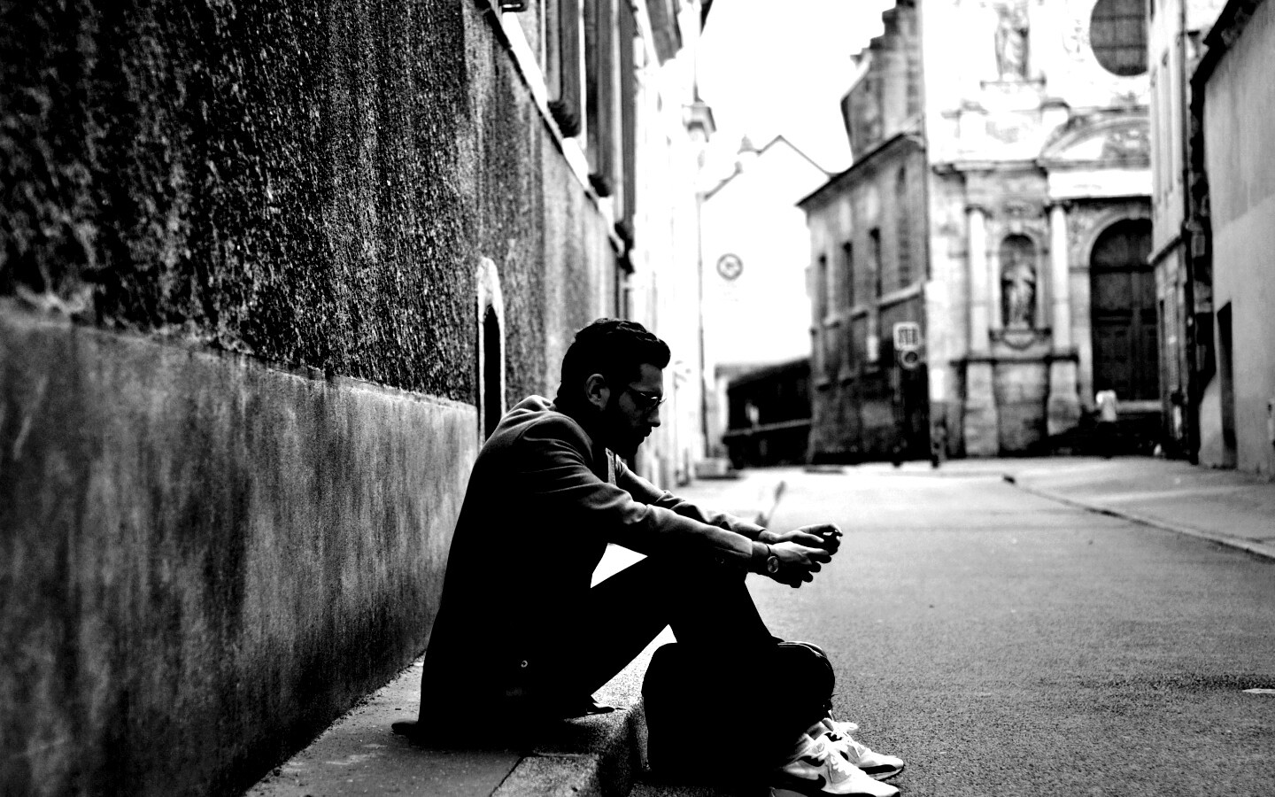 Хипстер с телефоном обои