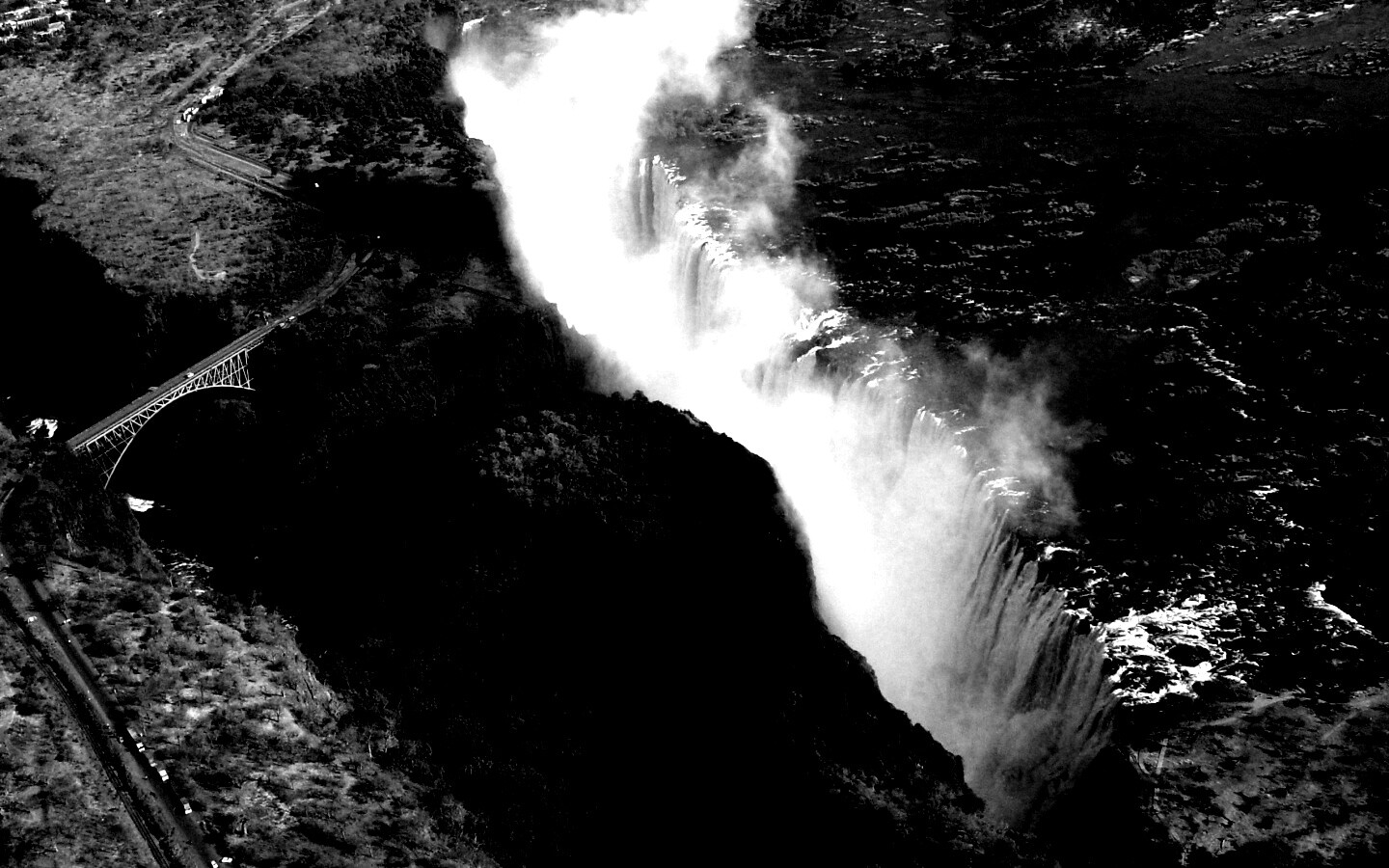 Живописный водопад обои