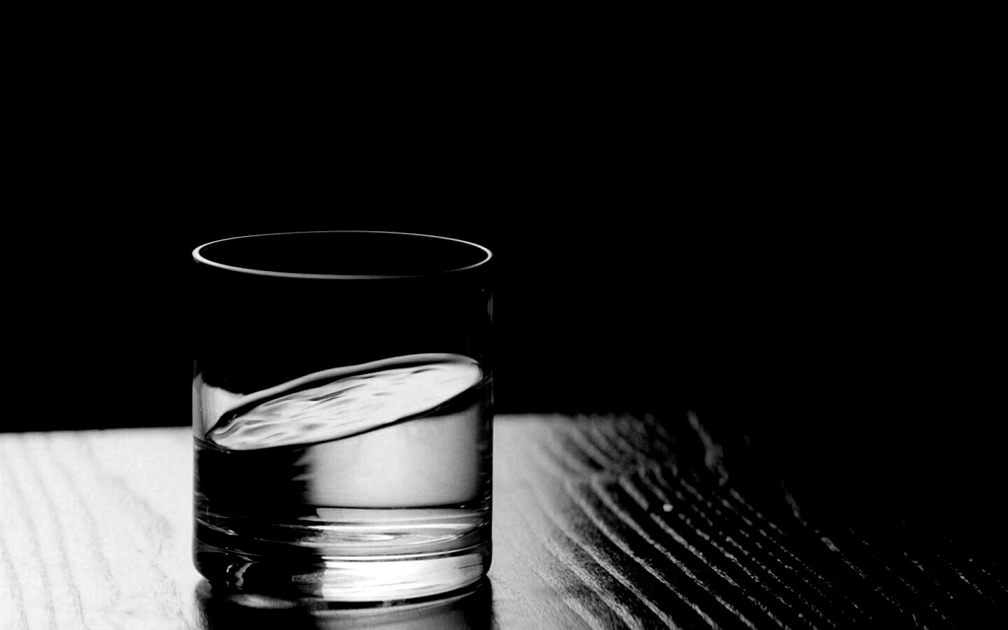 Стакан воды из Начала обои