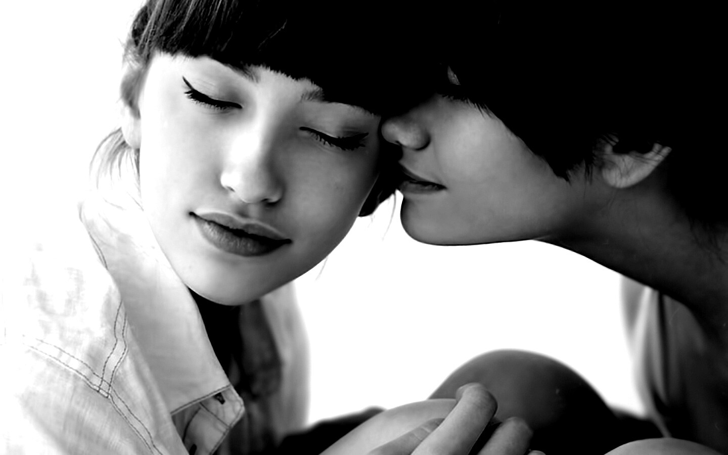 Две очень красивые девушки обои