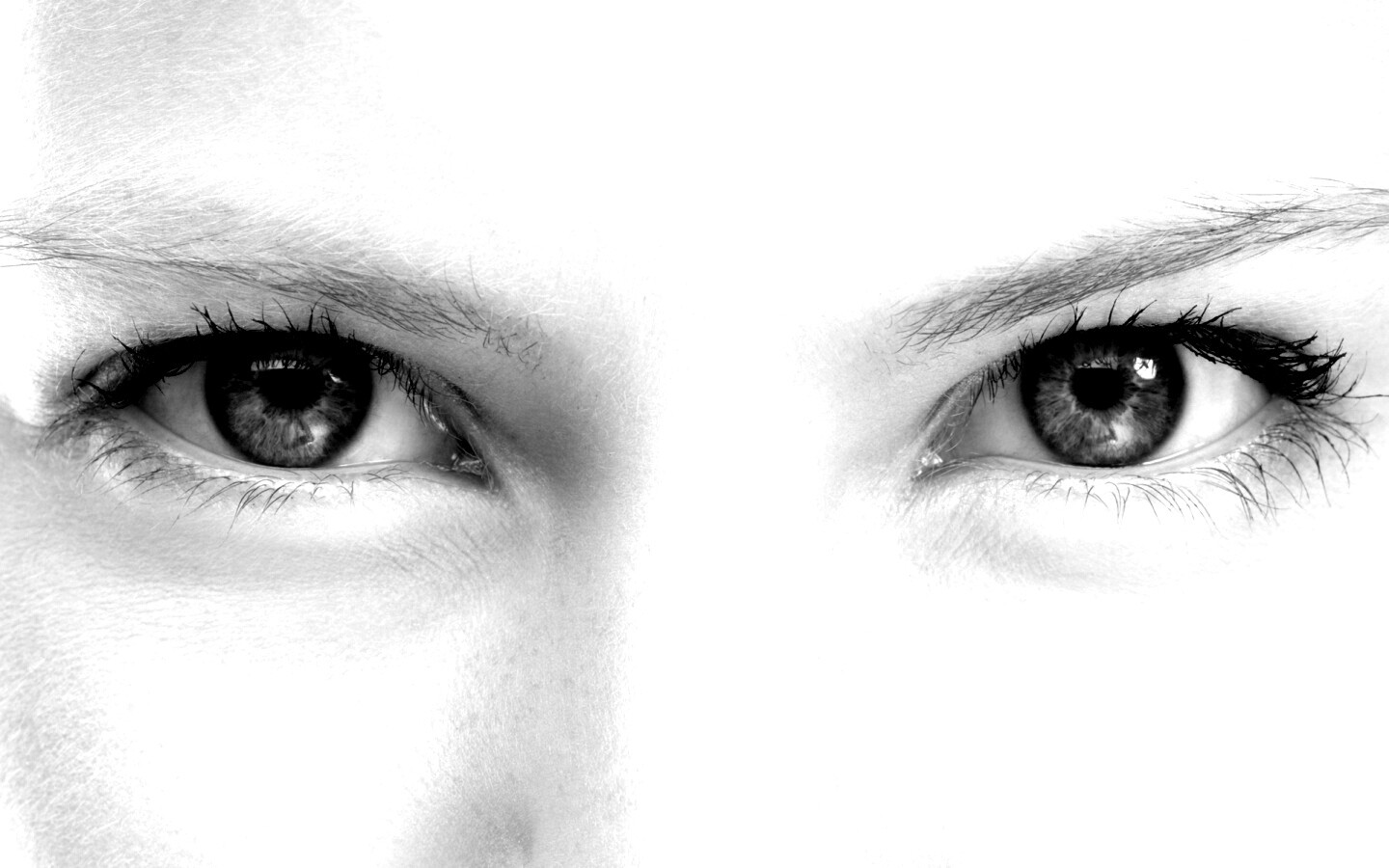 Она смотрит на тебя обои