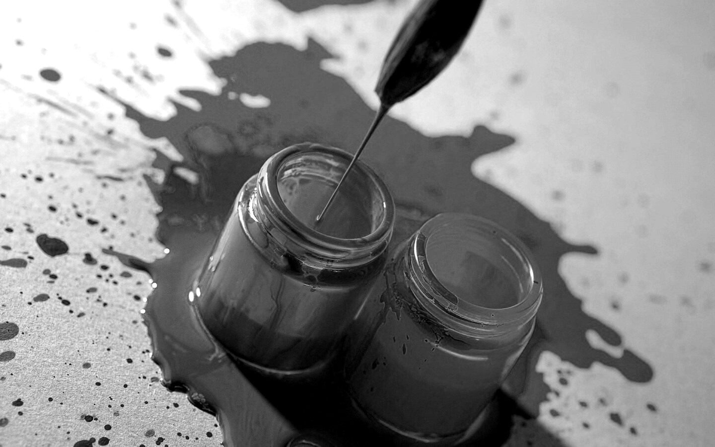 Баночки с краской обои