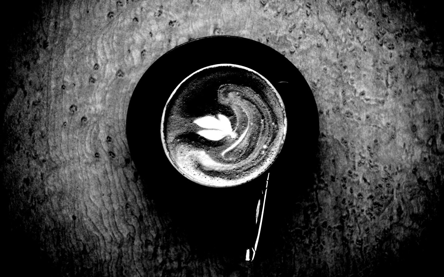 Монохромный утренний кофе обои