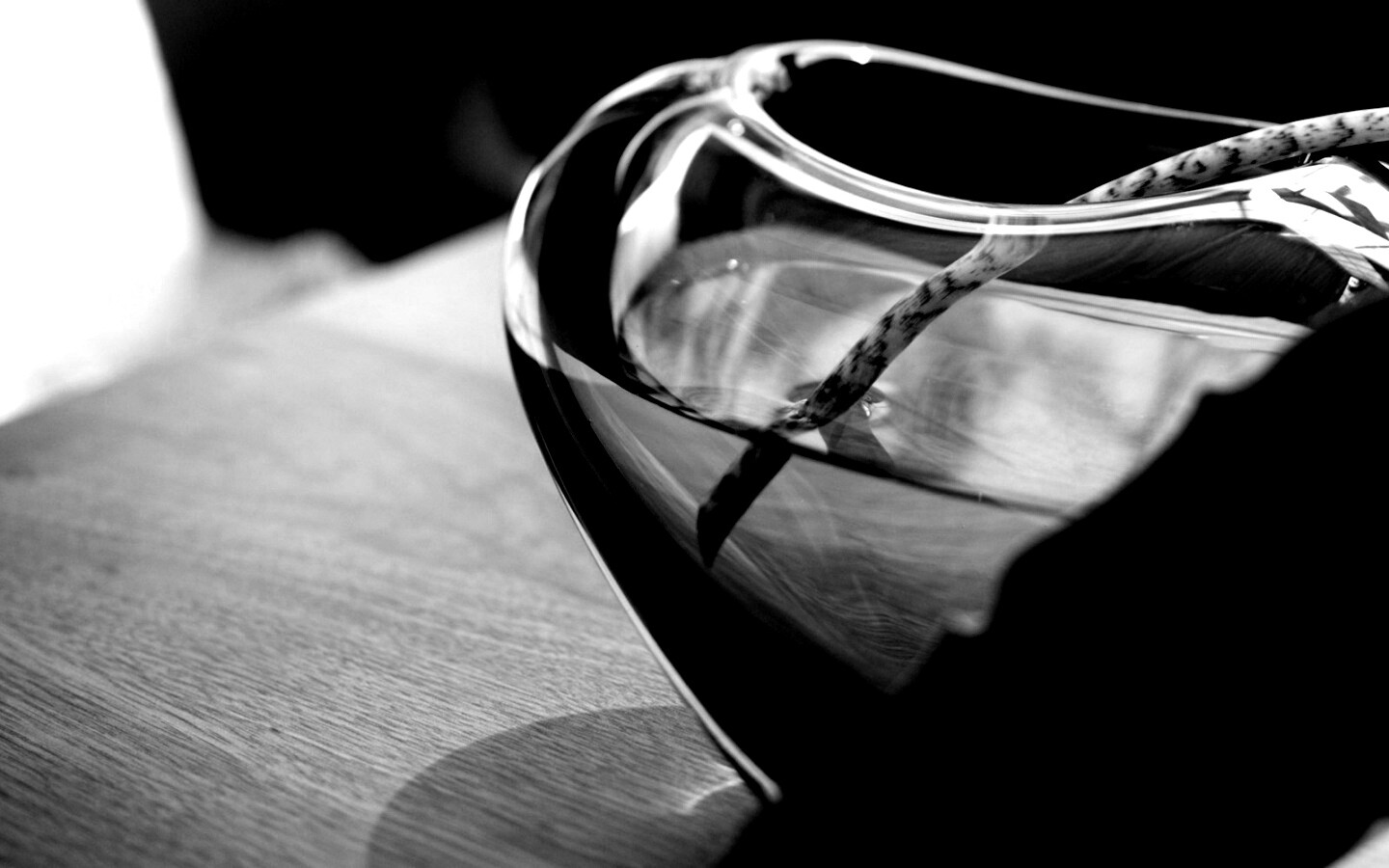 Ваза с листом обои