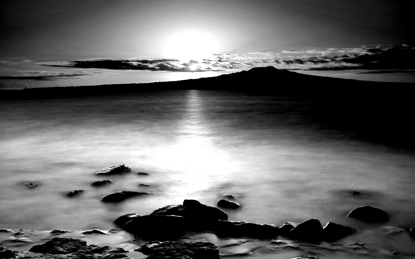 Восход над озером обои