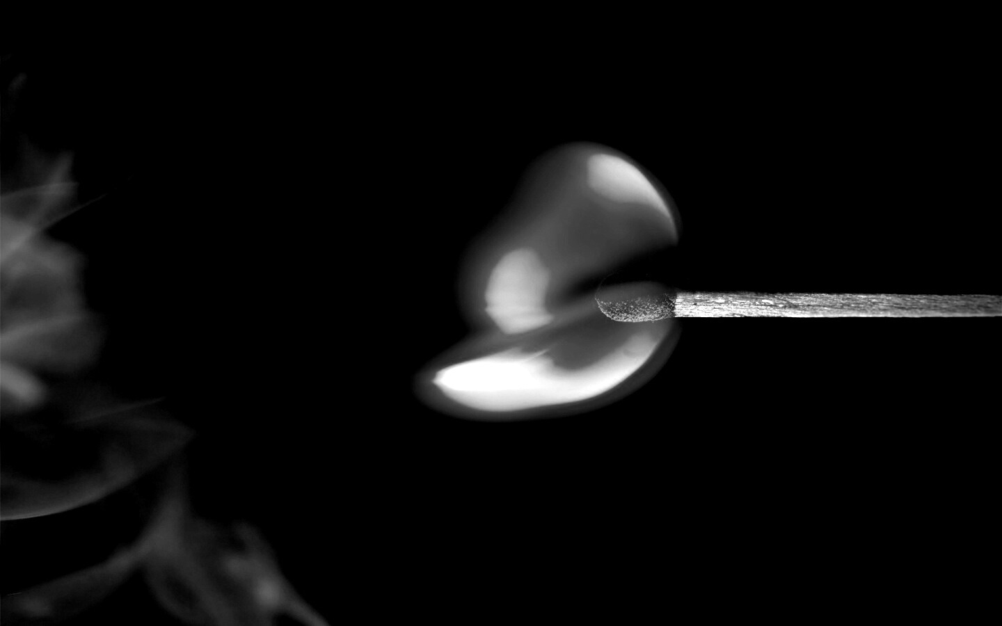 Горящая спичка обои