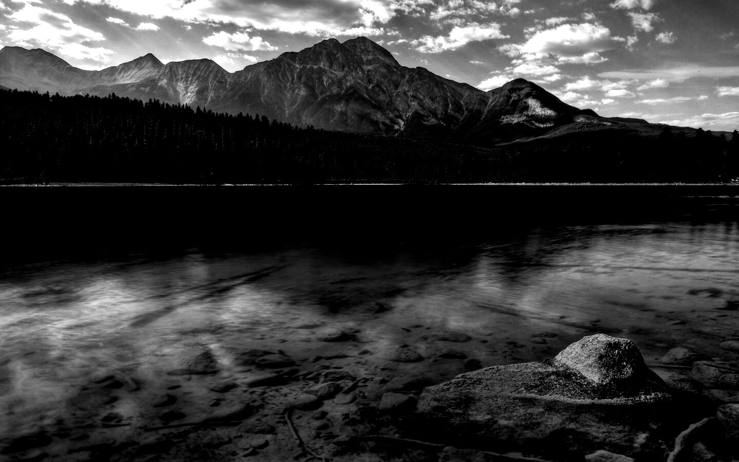 Зеленое озеро обои