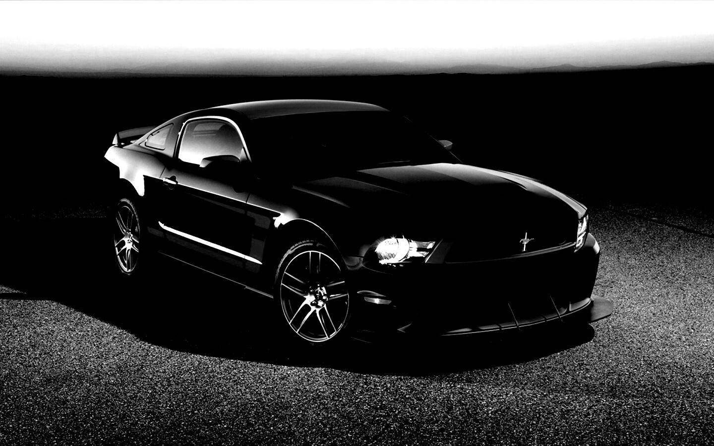 Черный Форд Мустанг с красными полосами обои