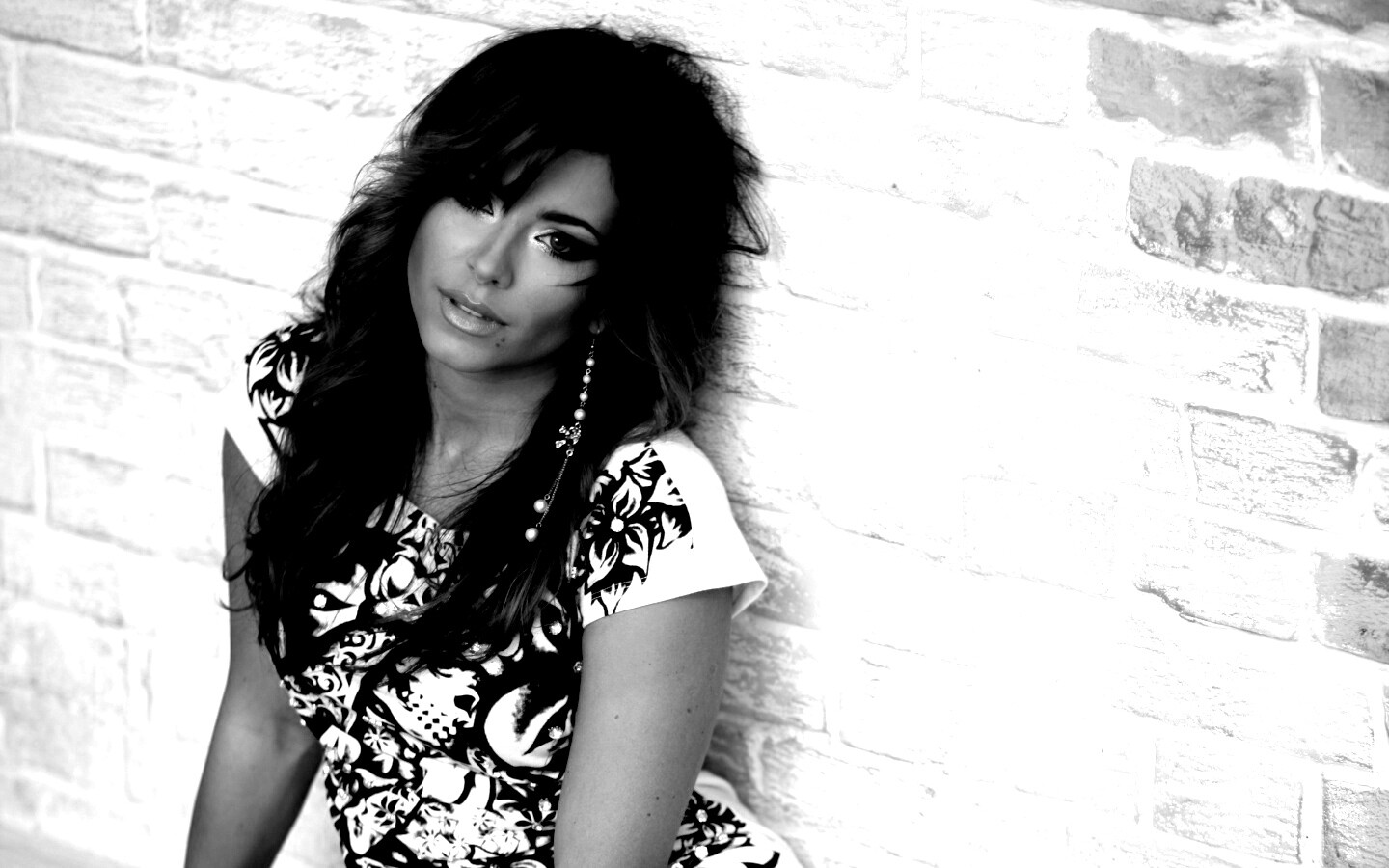 Ани Лорак на полу обои