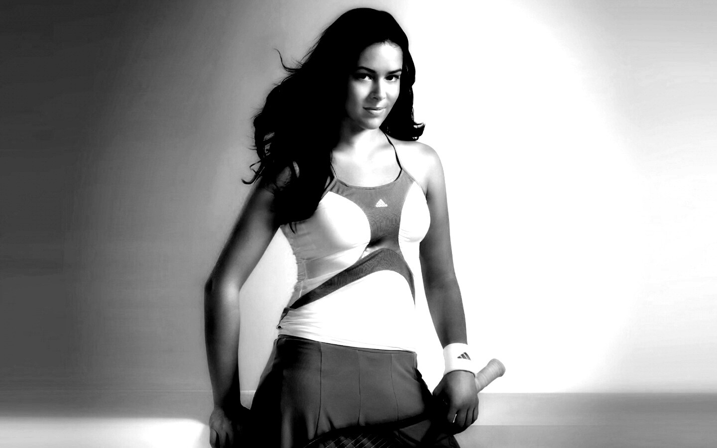 Анна иванович в форме от Adidas обои