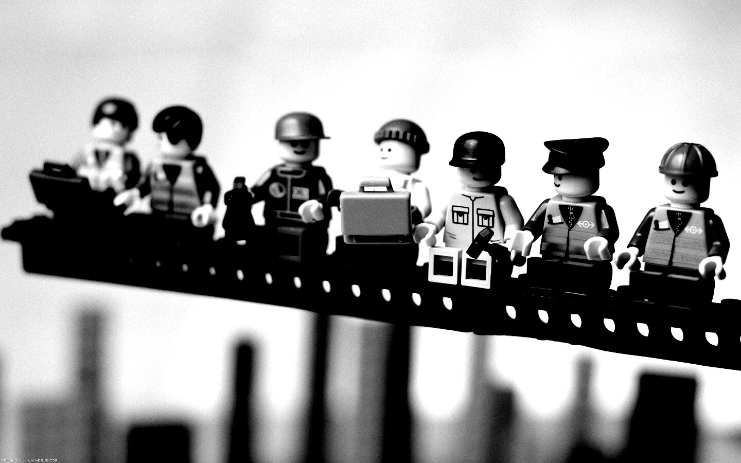 Lego строители обедают на балке обои