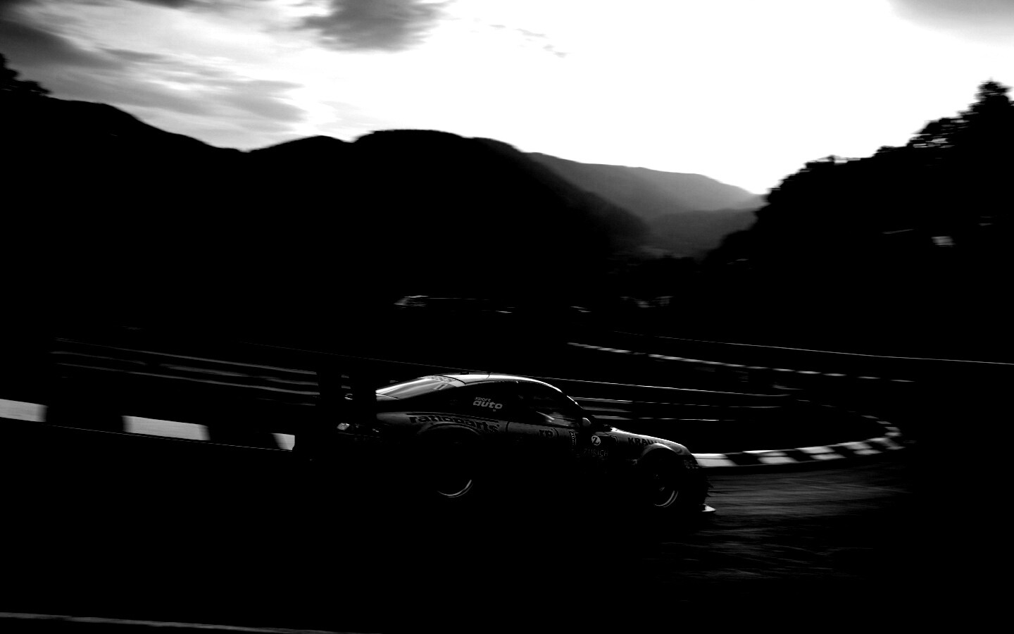 Гоночная трасса в горах и Порше обои