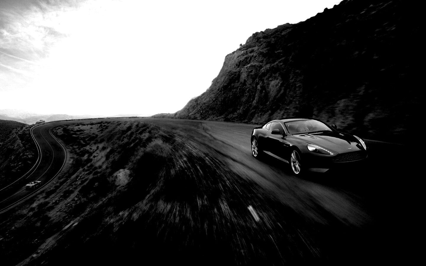 Aston Martin в горах обои