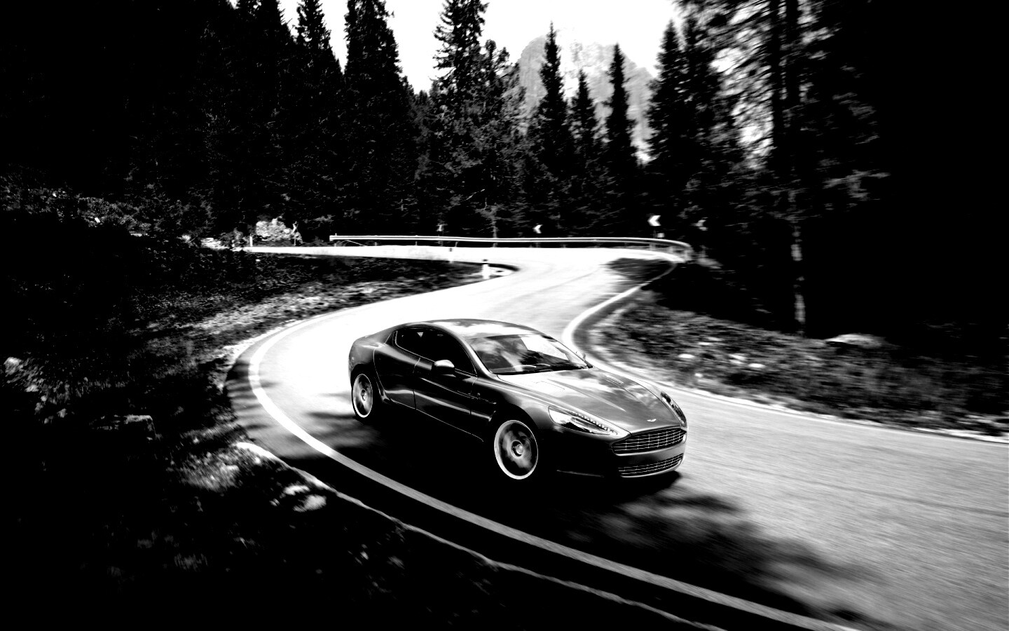 Астон мартин на лесной дороге обои