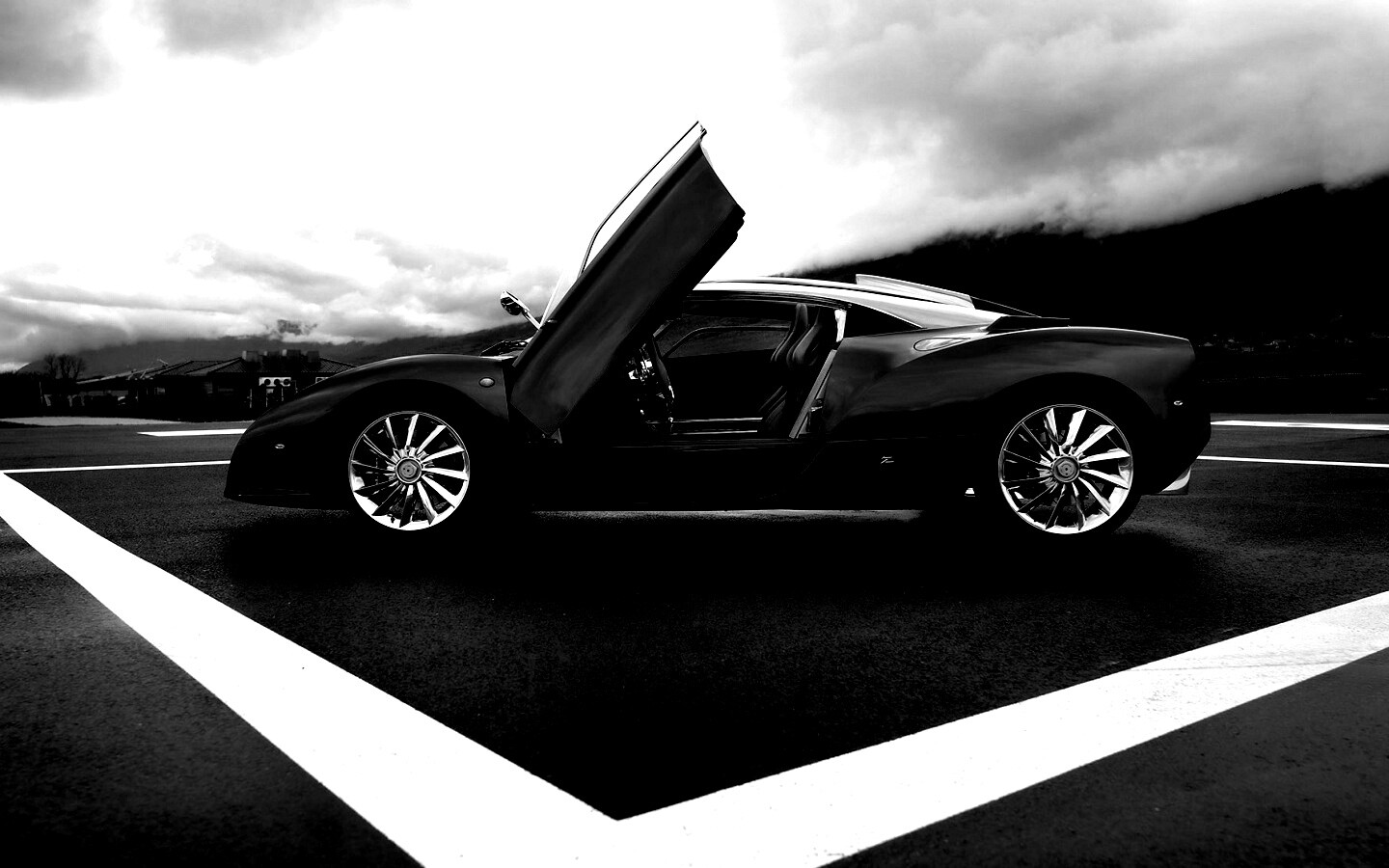 Spyker C12 на аэродроме обои