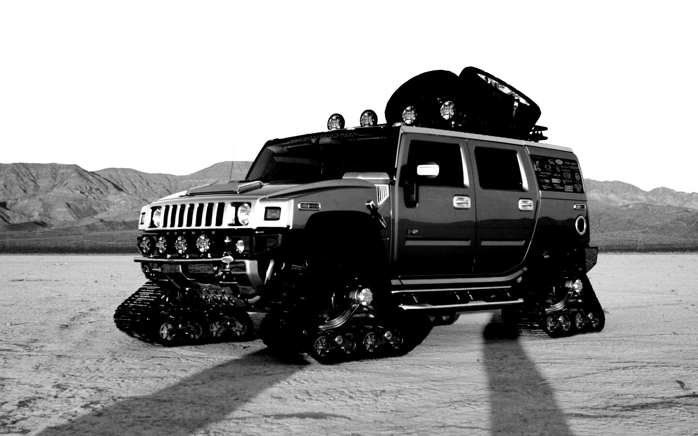 Hammer на гусеницах обои