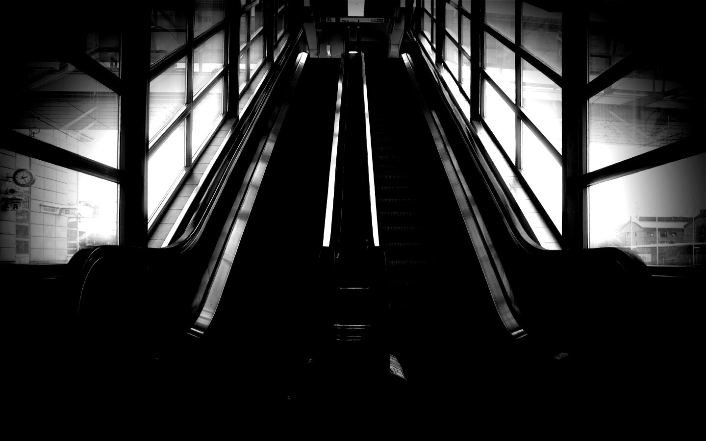 Эскалаторы снизу обои