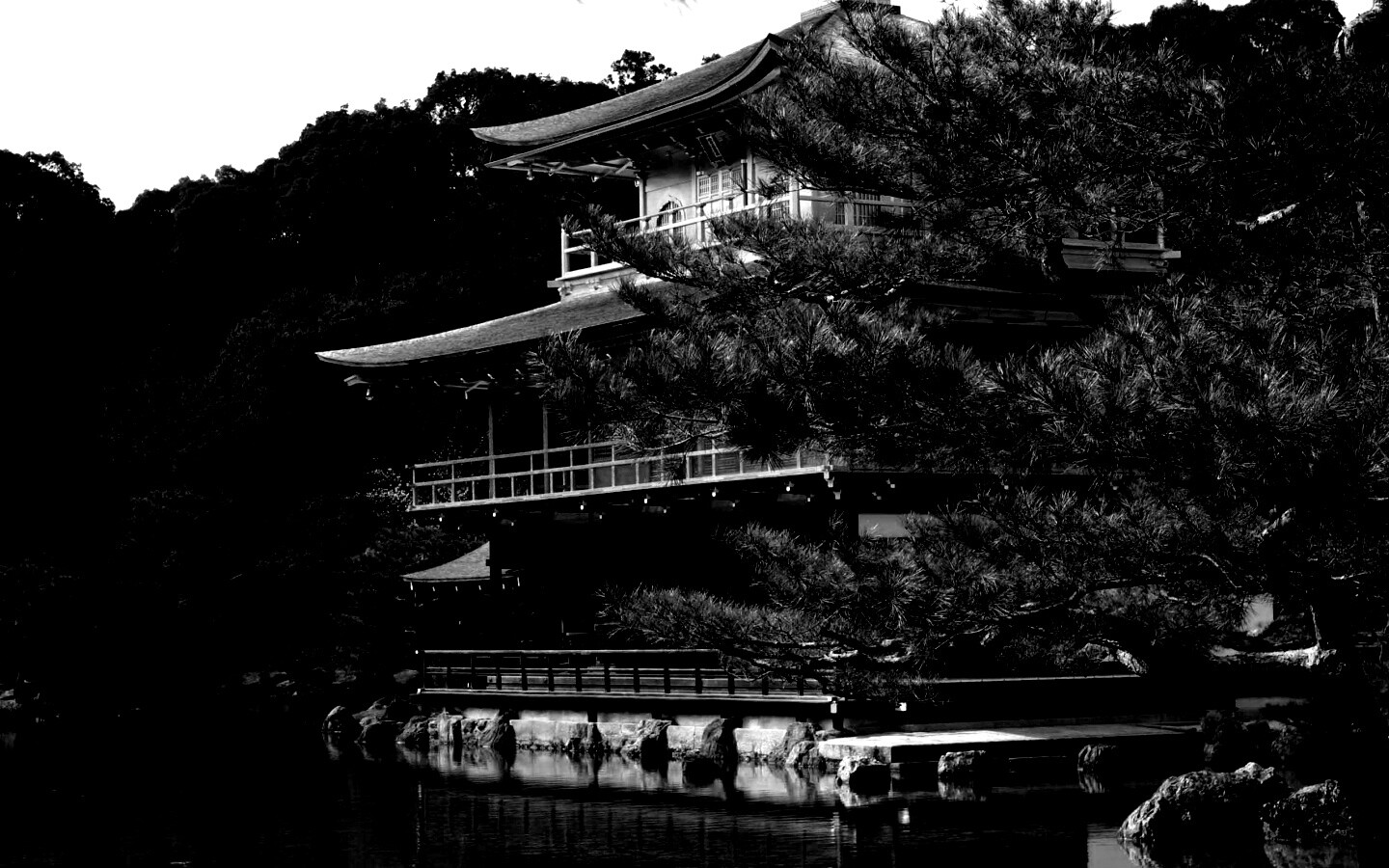 Пагода на берегу озера обои