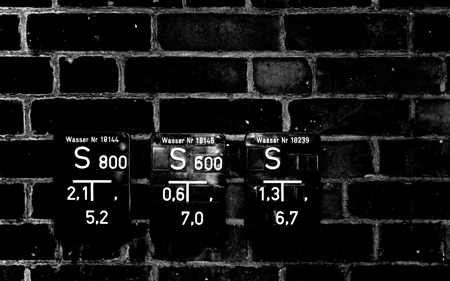 Стена с обозначениями обои