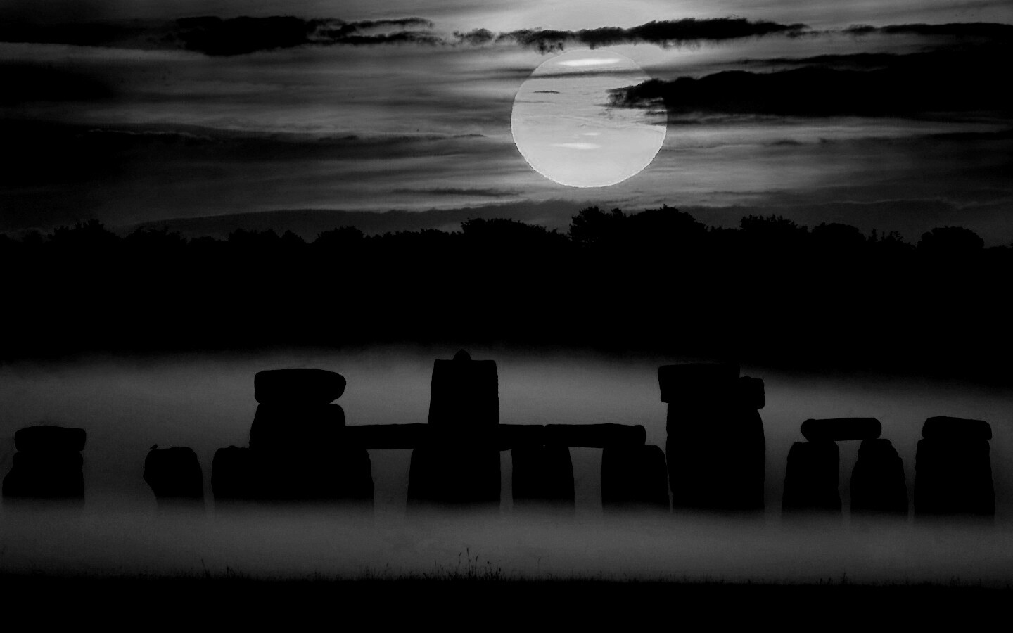 Стоунхэндж в утреннем тумане обои