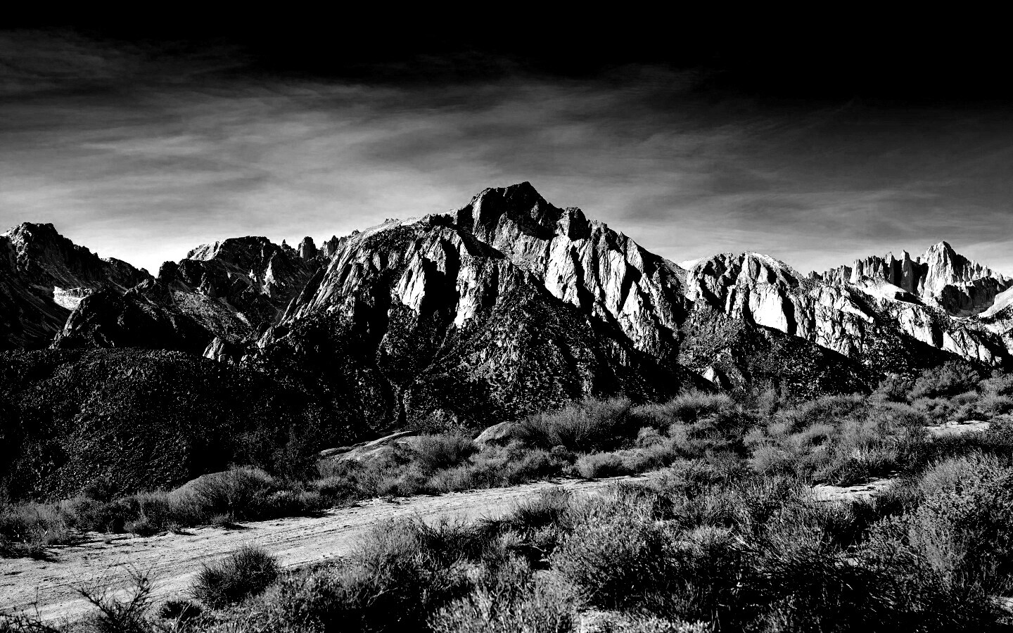 Горы у пустыни обои