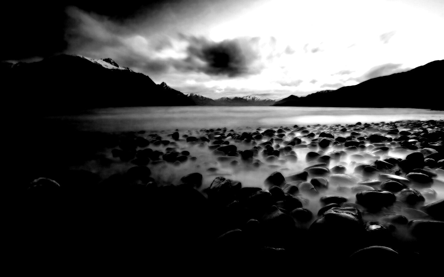 Озеро в тумане обои