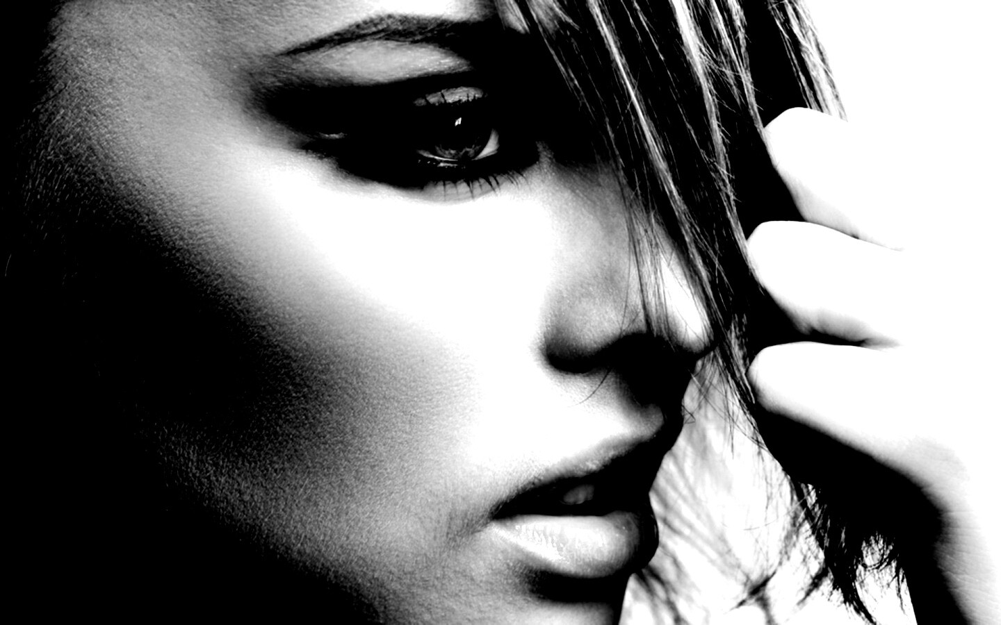 Глаза цвета моря обои