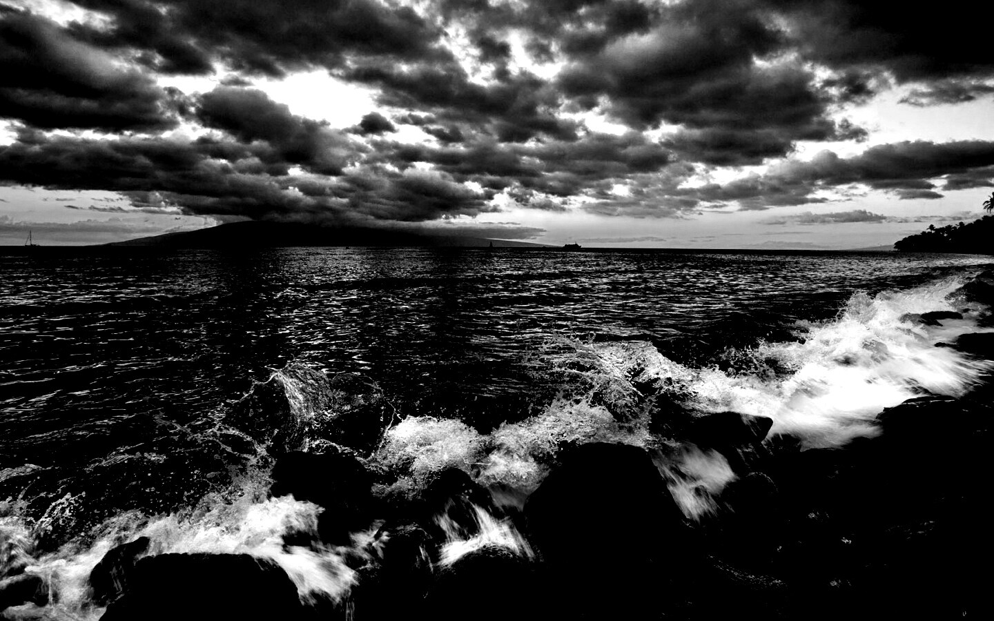 Неспокойно синее море.. обои