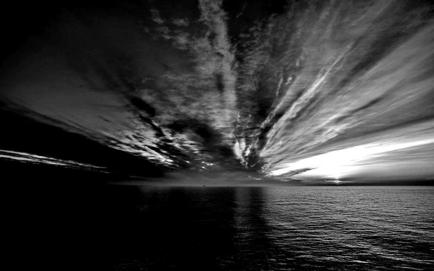 Закатное небо над морем обои