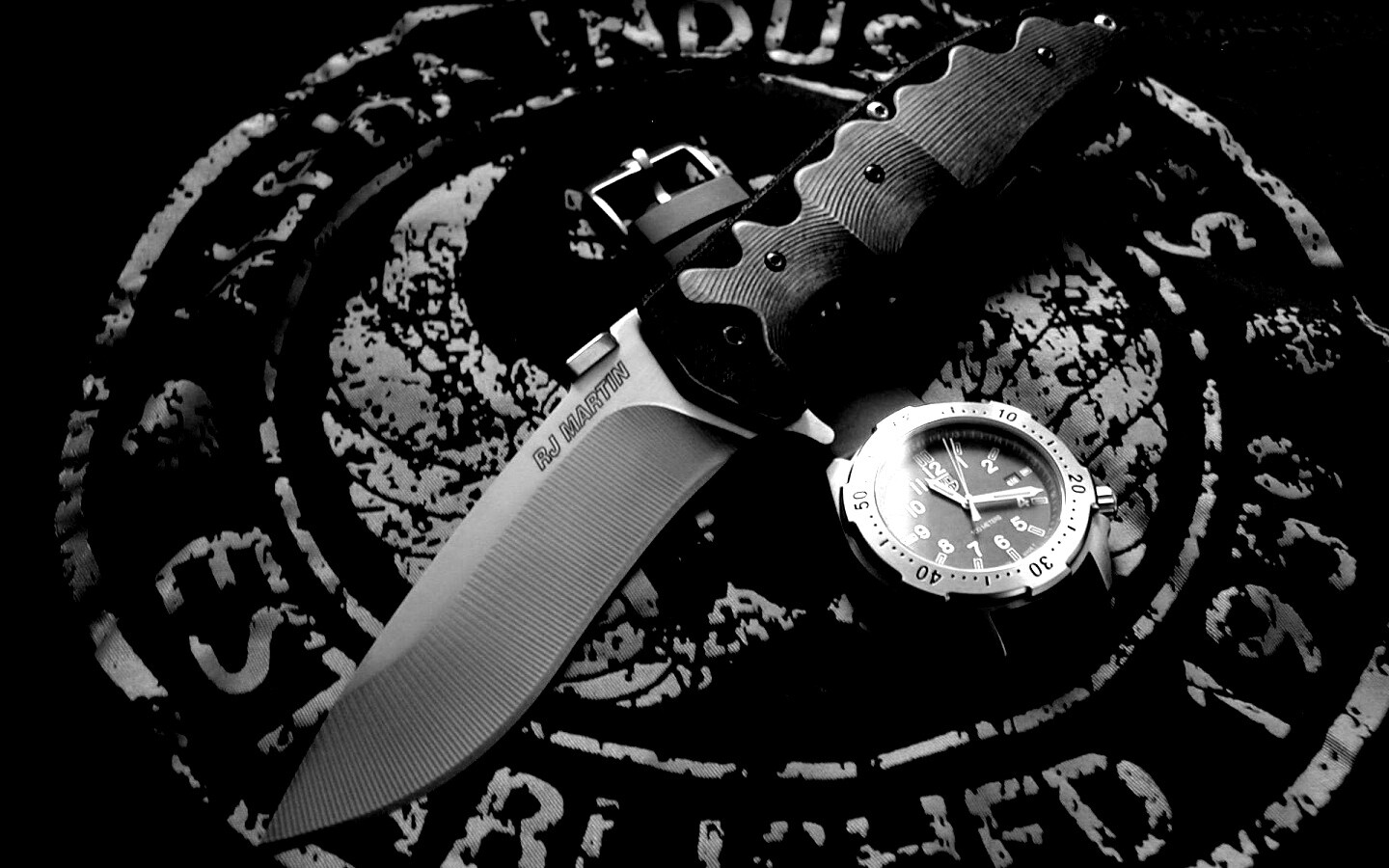 Солдатские часы и нож обои