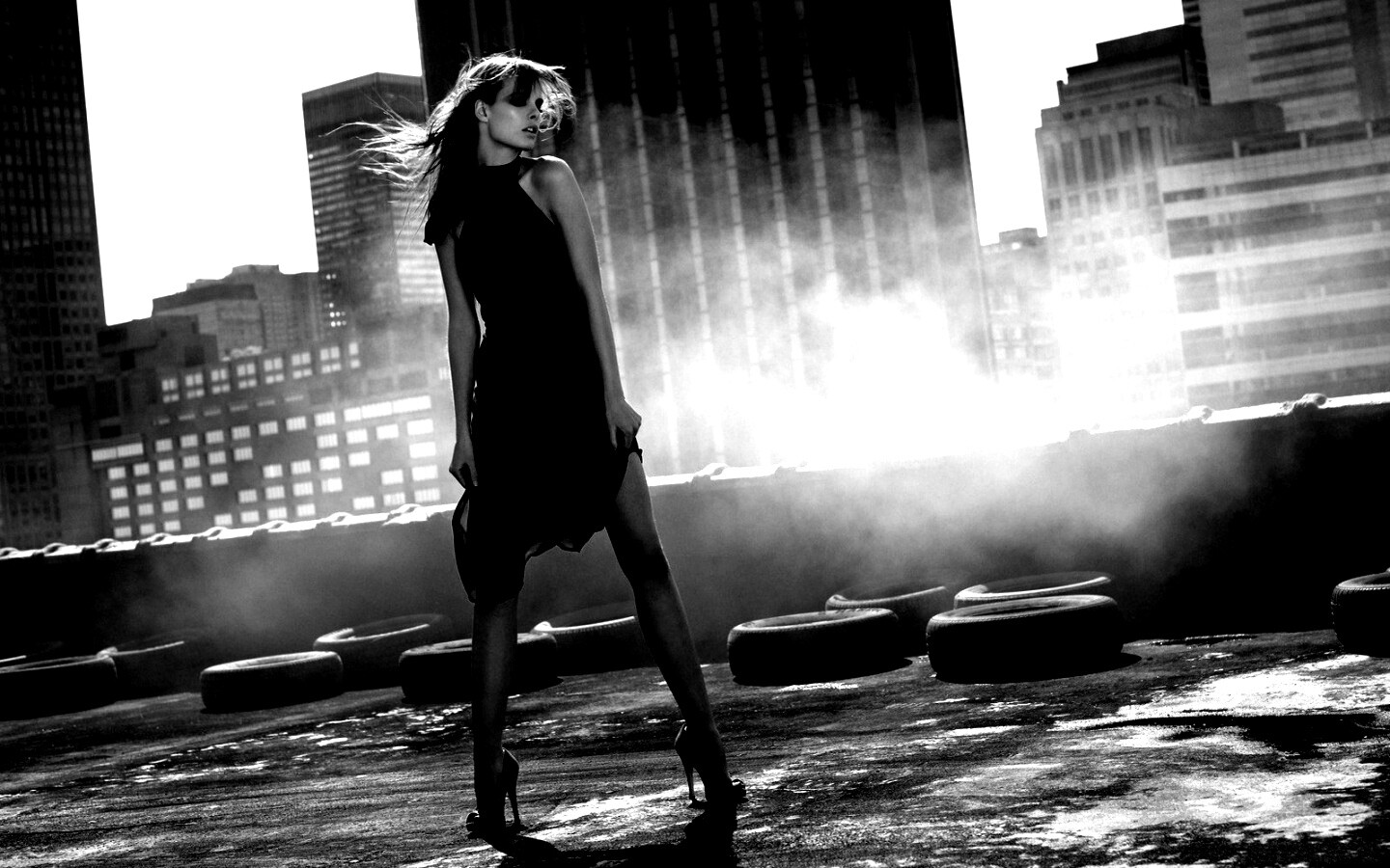 Девушка в красном обои